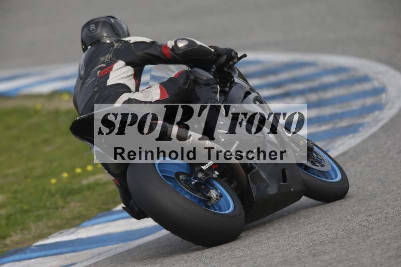 /Archiv-2024/01 26.-28.01.2024 Moto Center Thun Jerez/Gruppe gruen-green/backside